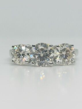 2.5ct MOISSANITE Ring size 7